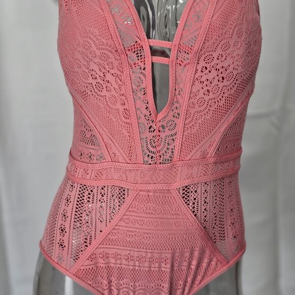 Becca Color Play Crochet Cut Out One Piece Swimsuit Pink Size M - Picture 5 of 9